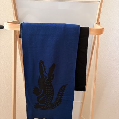 Sciarpa Lacoste in merino blu/nero