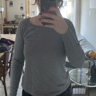 Maglione grigio da donna con fiocco