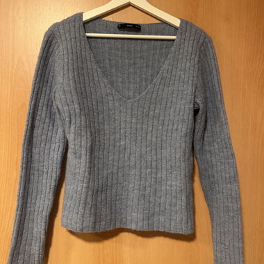 Pull en maille côtelée gris et bleu