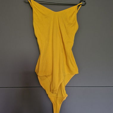 Weekday Gelber Body