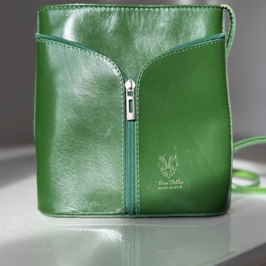 Italian leather bag in green - good condition