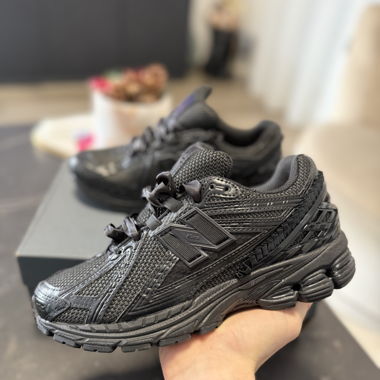New Balance 1906R Triple Black Frill taille 38