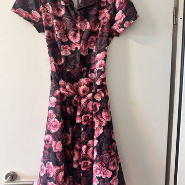 Rockabilly Kleid mit Blumendruck