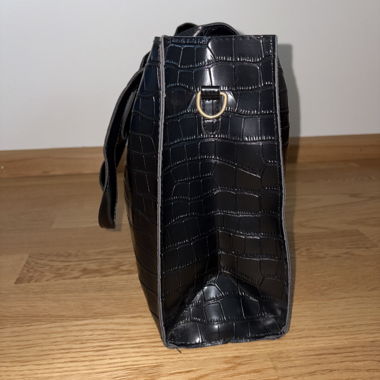 Black croc-effect tote bag