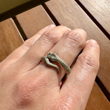 Bague serpent argentée
