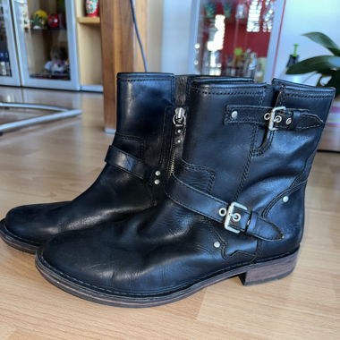 Vintage leather UGG boots