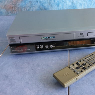 panasonic nv-30 DVD & VCR PLAYER SILBER REVIDIERT