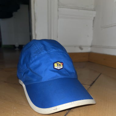 Tn cap blau