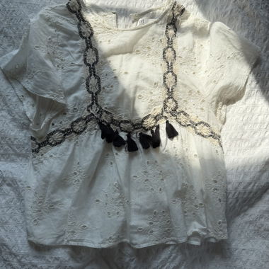 Blusa bianca ricamata