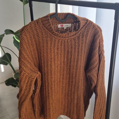 4 sweaters 5 CHF each