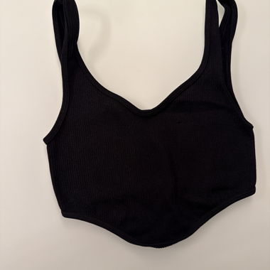 Schwarzes Top mit Trägern