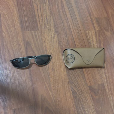 Lunettes de soleil Ray-Ban avec étui