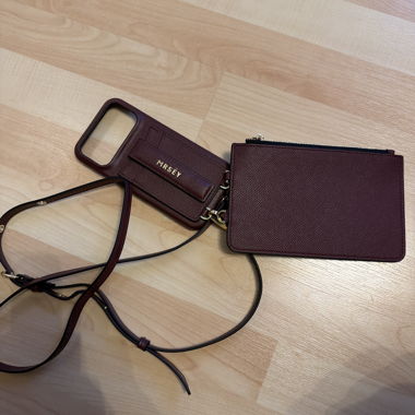 Bordeauxrotes Crossbody-Handyetui mit Täschchen