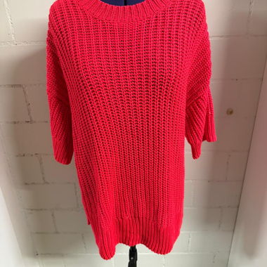 Roter Strickpullover