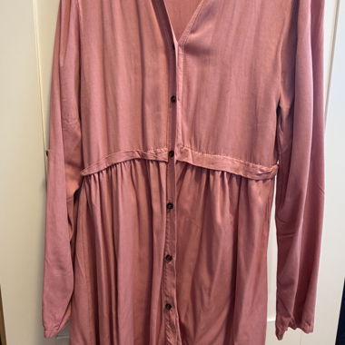 Pink long-sleeve dress