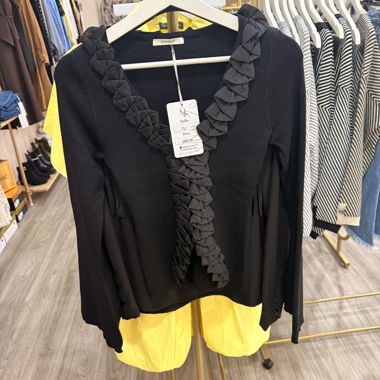 Cardigan nero con volant decorativi