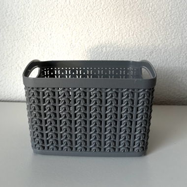 Panier en plastique gris