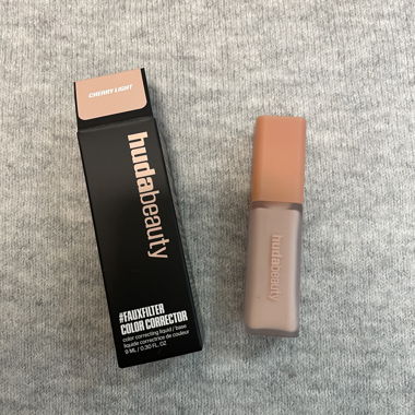 correcteur huda beauty