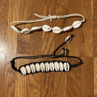 Set aus 2 Muschel-Armbändern
