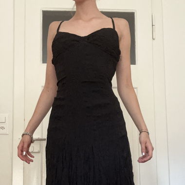 Schwarzes Kleid