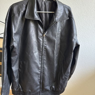 Schwarze Lederjacke