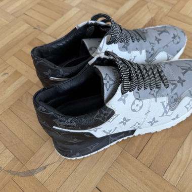 LV SNEAKERS
