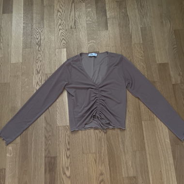 Brown long-sleeve shirt with ruching