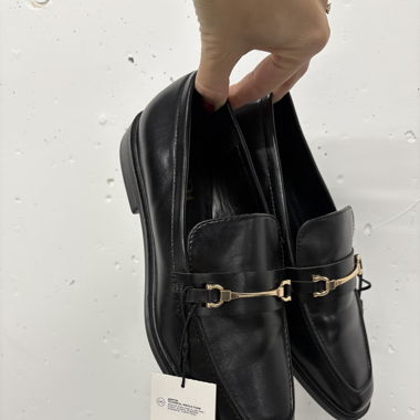 Neue Zara Loafer Gr. 39 schwarz Goldschnalle