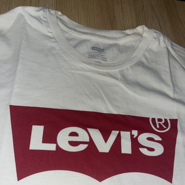 T-shirt Levis 