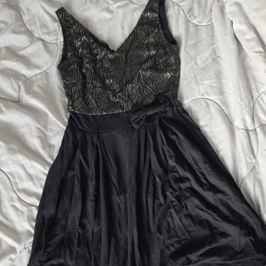 Abito Nero con Pizzo