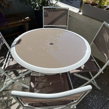 Table et chaises de jardin