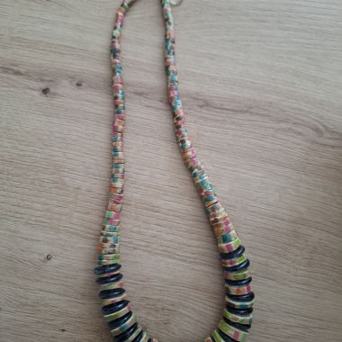 Collana con perle tonde multicolori