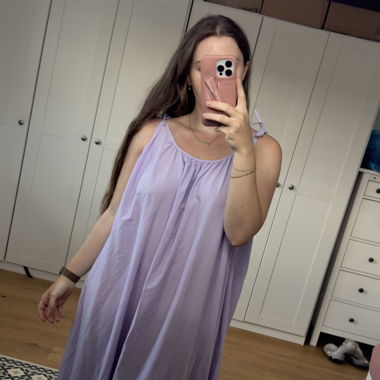 Schönes einzigartiges Sommerkleid