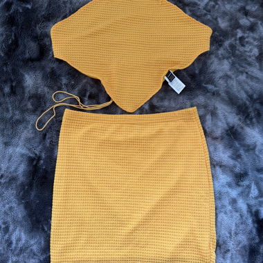 Gelbes Zweiteiler-Set