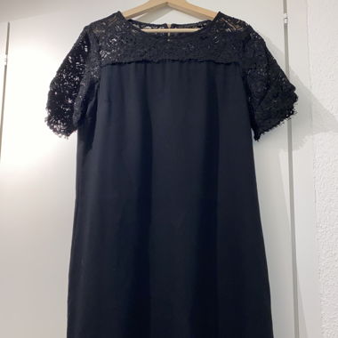 Schwarzes Zara-Kleid