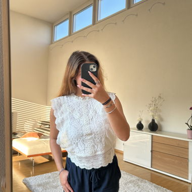 Top avec détails en dentelle
