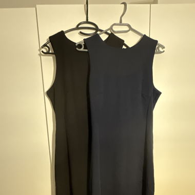 Kleider blau und schwarz