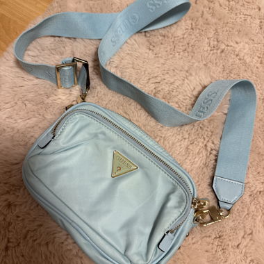 Borsa a tracolla Guess azzurro chiaro