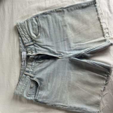 Bershka Jorts hellblau 