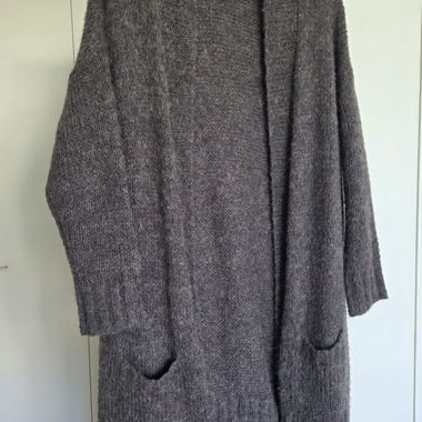 Dunkelgrauer Cardigan