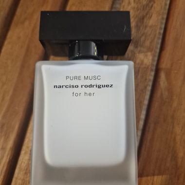Parfums, tous ensemble 44 CHF, voir les photos