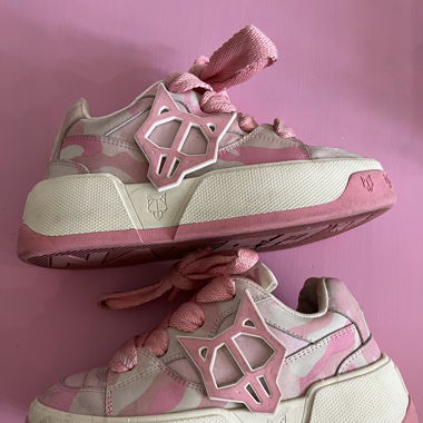 Naked Wolf sneakers🌺