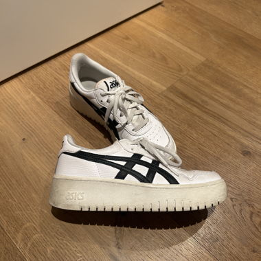 ASICS Sneakers