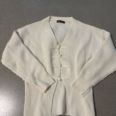 Veste en maille blanche avec boutons