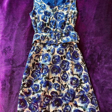 vintage cocktaildress with blueberry print