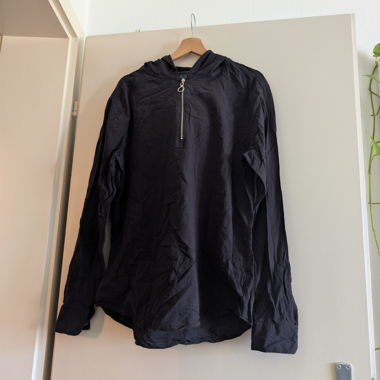 Maglietta a maniche lunghe con cappuccio nera