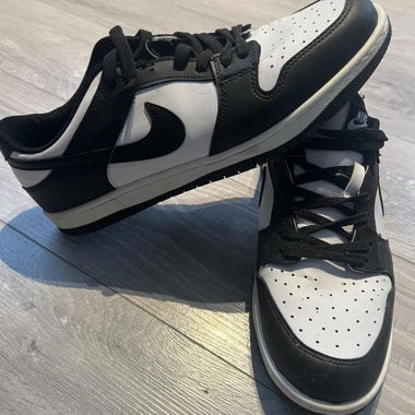 Nike SB Panda Dunks