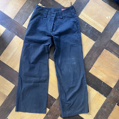 Schwarze Hose mit geradem Schnitt
