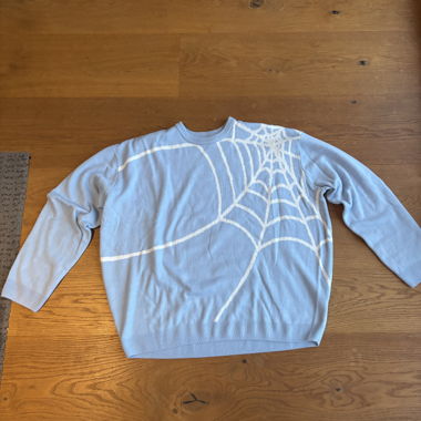 Maglione blu chiaro con motivo ragnatela – Taglia M