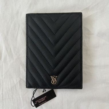Brand new Victoria’s Secret passeport holder 